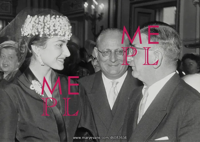 : Foreign Minister Leopold Figl (right) with opera singer : Foreign Minister Leopold Figl (right) with opera singer