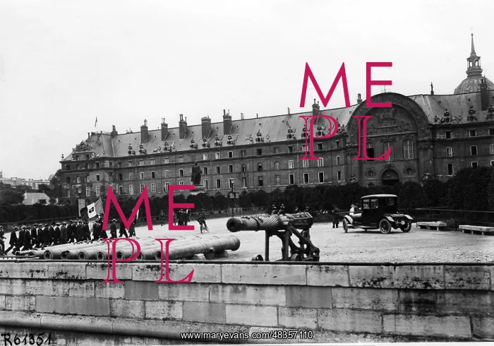 : Foreign volunteers in Paris : Foreign volunteers in Paris