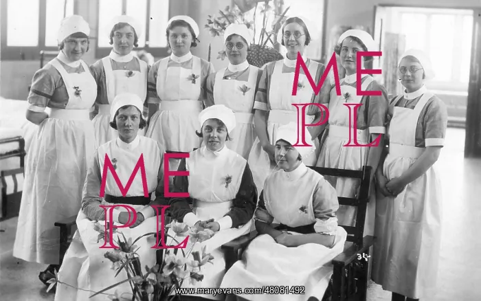 : Formal group of ten nurses in ward, Boscombe Hospital : Formal group of ten nurses in ward, Boscombe Hospital