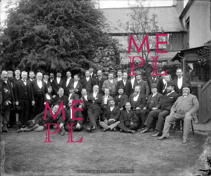 : Formal Portrait of Gentlemen : Formal Portrait of Gentlemen