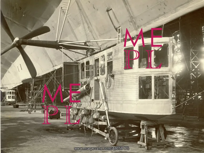 : The forward car of Airship R9 : The forward car of Airship R9