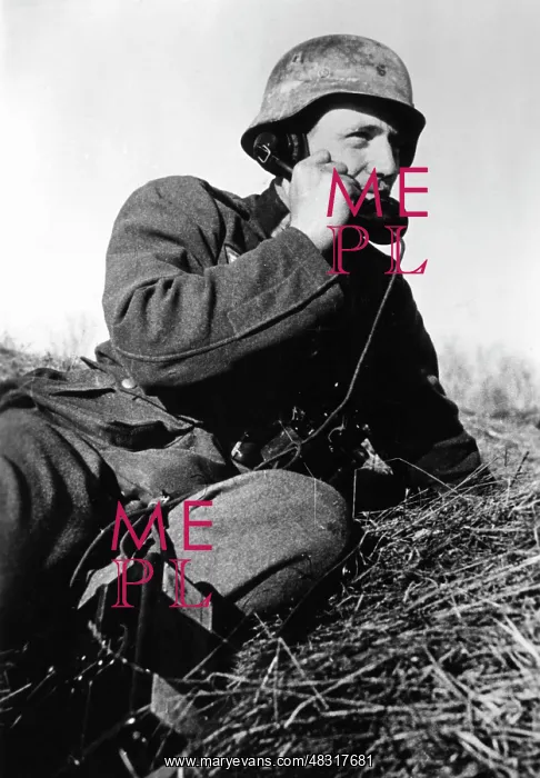 : Forward observer during the fighting around Cholm, 1942 : Forward observer during the fighting around Cholm, 1942