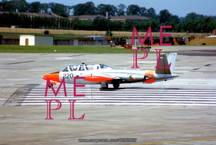 : Fouga CM.170R Magister 220 : Fouga CM.170R Magister 220
