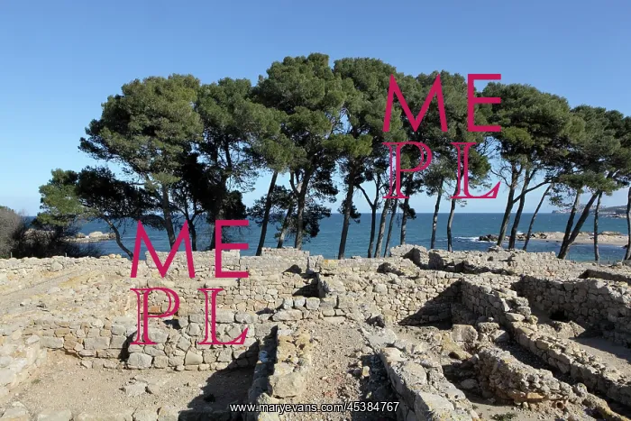 : Foundations of the Greek metropolis of Neapolis : Foundations of the Greek metropolis of Neapolis