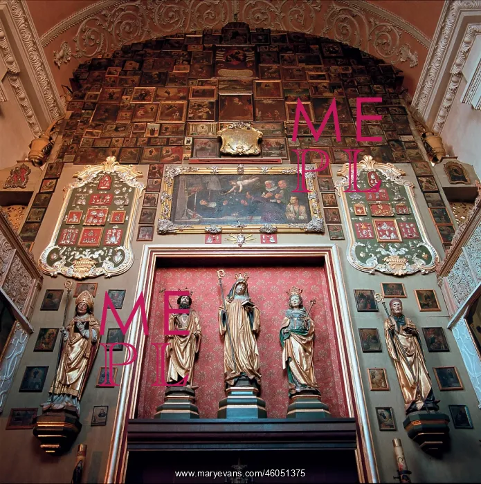 : Founding figures in the minster : Founding figures in the minster