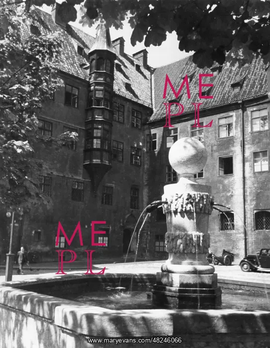 : Fountain in the Alter Hof in Munich, 1942 : Fountain in the Alter Hof in Munich, 1942