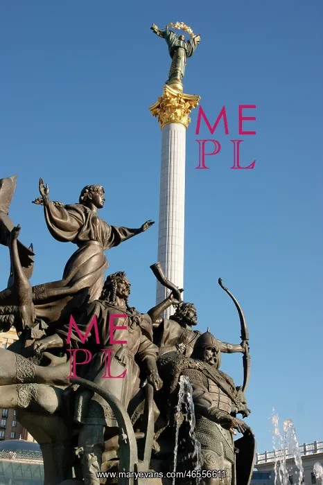 : Fountain, monument and pillar, Kiev, Ukraine : Fountain, monument and pillar, Kiev, Ukraine