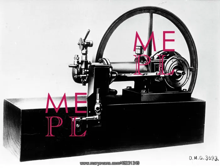 : Four-stroke engine by Gottlieb Daimler, 1883 : Four-stroke engine by Gottlieb Daimler, 1883