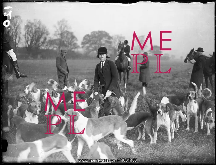 : FOX HUNTING MEET 1930S : FOX HUNTING MEET 1930S