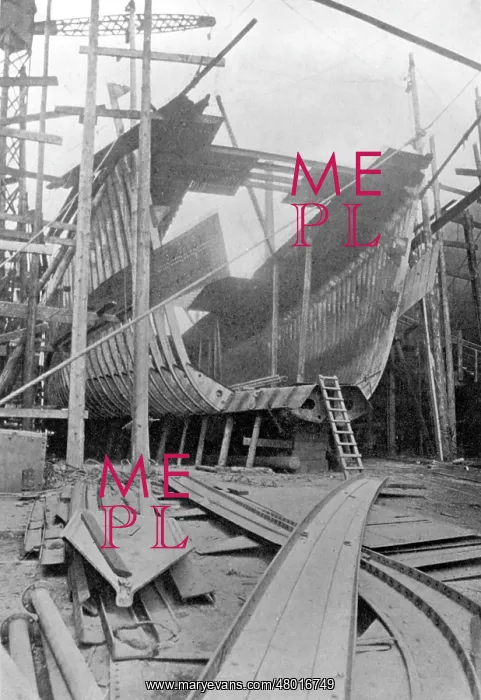 : Framing and plating the hull of a ship, WW1 : Framing and plating the hull of a ship, WW1