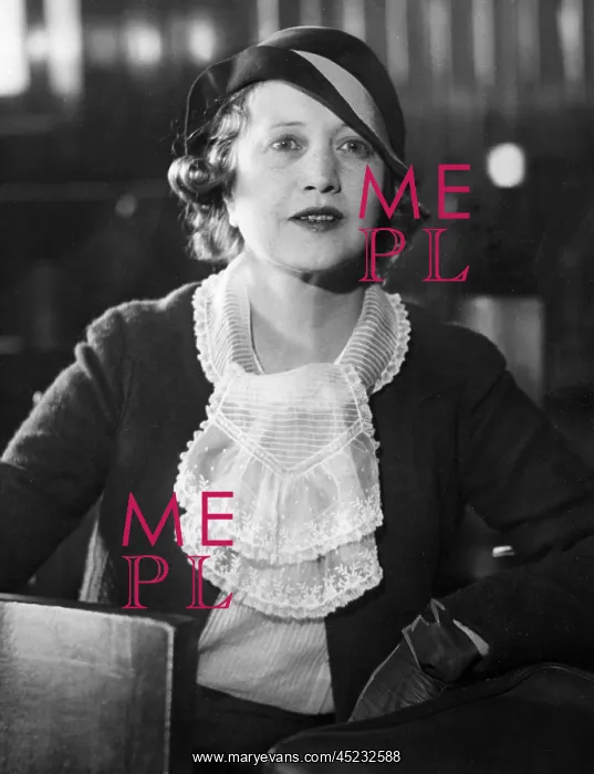 : Francine Larrimore, circa 1933. ? : Francine Larrimore, circa 1933. ?