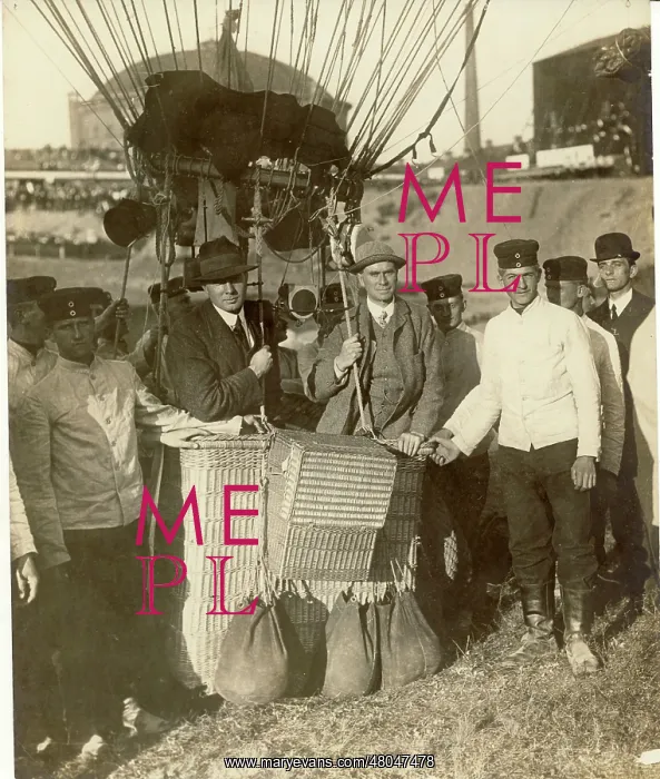 : Francis McClean (left in balloon basket) and Griffith Brewer : Francis McClean (left in balloon basket) and Griffith Brewer