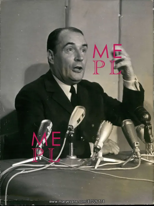 : Francois Mitterrand responds to De Gaulle TV message : Francois Mitterrand responds to De Gaulle TV message