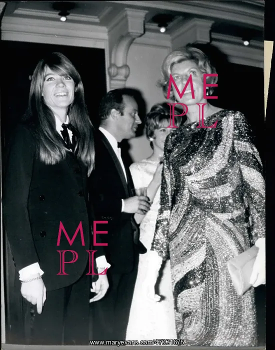 : Francoise Hardy, singer, and Claude Pompidou, at reception : Francoise Hardy, singer, and Claude Pompidou, at reception