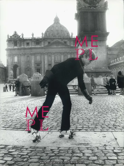: Frank Campbell skating in St Peter's Square, Rome, Italy : Frank Campbell skating in St Peter's Square, Rome, Italy