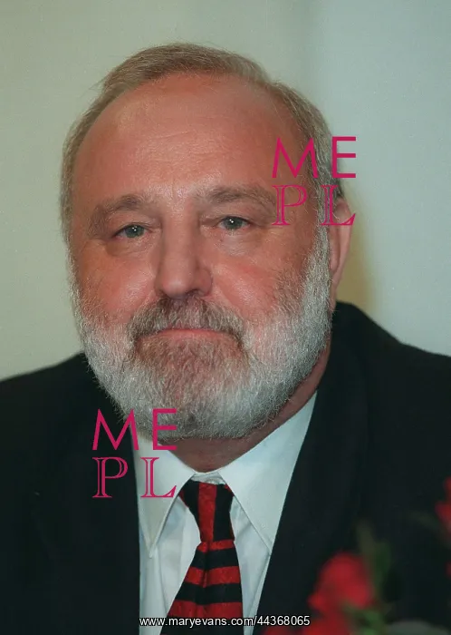  : Frank Dobson MP