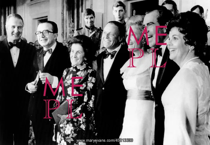 : Frank Sinatra performs at the White House. ? : Frank Sinatra performs at the White House. ?