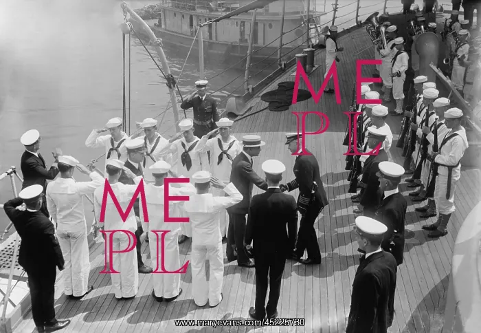 : Franklin D. Roosevelt received on USS Illinois ? : Franklin D. Roosevelt received on USS Illinois ?