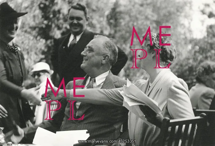 : Franklin and Eleanor Roosevelt at a high school : Franklin and Eleanor Roosevelt at a high school