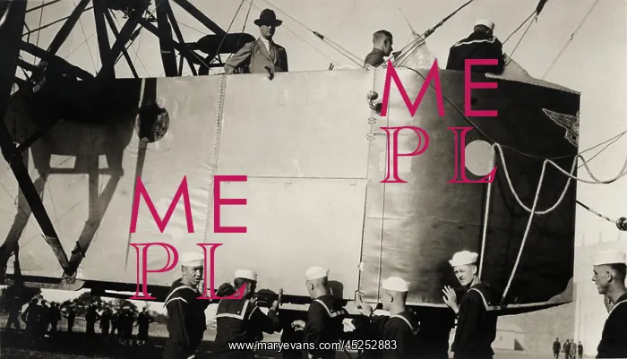 : Franklin Roosevelt on-board a French dirigible : Franklin Roosevelt on-board a French dirigible