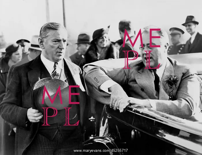 : Franklin Roosevelt, talking with Gov. James Curley : Franklin Roosevelt, talking with Gov. James Curley