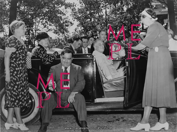 : Franklin Roosevelt at the wheel of his specially ? : Franklin Roosevelt at the wheel of his specially ?