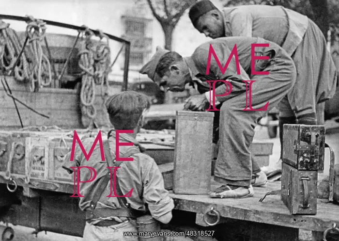 : Franquista soldiers loading ammunition, 1936 : Franquista soldiers loading ammunition, 1936