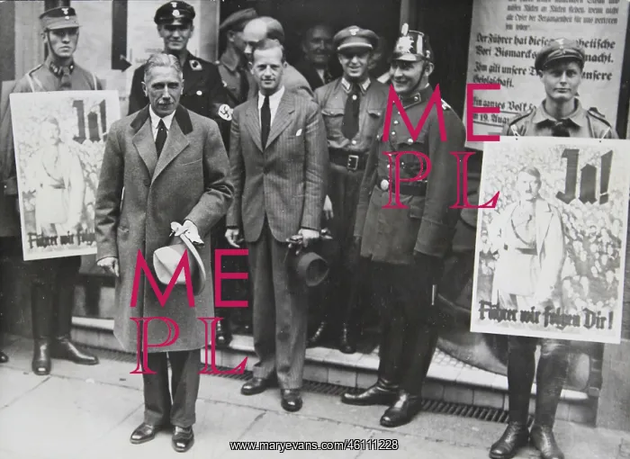 : Franz von Papen (1879-1969) in front : Franz von Papen (1879-1969) in front