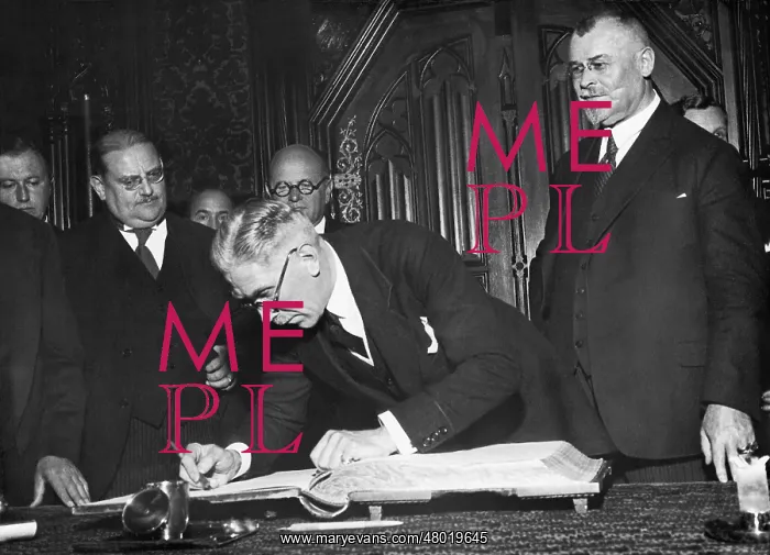 : Franz von Papen in Munich, 1932 : Franz von Papen in Munich, 1932