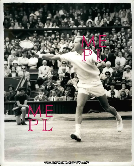 : Fred Stolle in tennis match at Wimbledon : Fred Stolle in tennis match at Wimbledon
