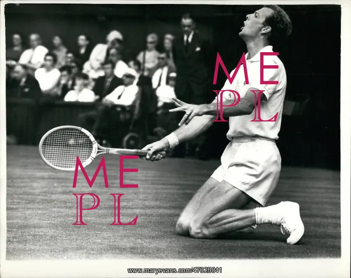 : Fred Stolle in tennis match at Wimbledon : Fred Stolle in tennis match at Wimbledon