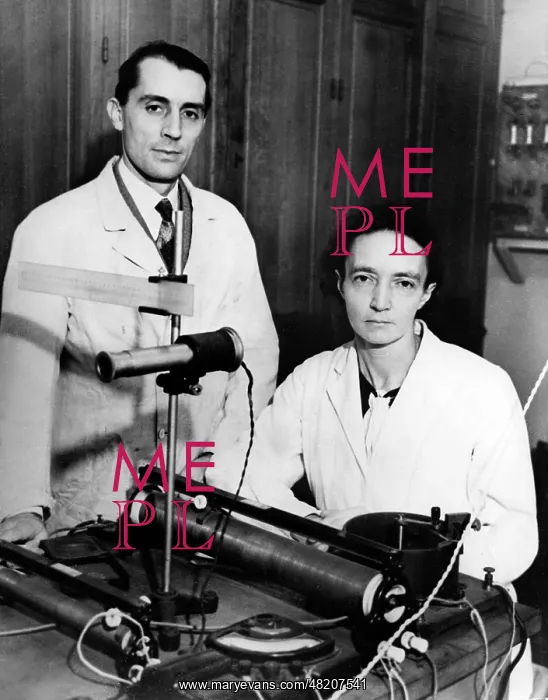 : Frederic and Joliot-Curie at their laboratory : Frederic and Joliot-Curie at their laboratory