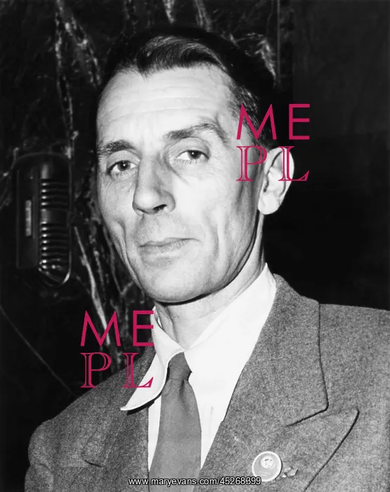 : Frederick Joliet Curie, reacted to the U.S. Red : Frederick Joliet Curie, reacted to the U.S. Red