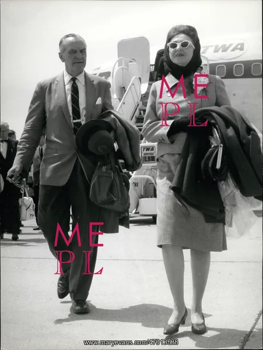 : Frederick March, Florence Eldridge, arrive in Rome : Frederick March, Florence Eldridge, arrive in Rome