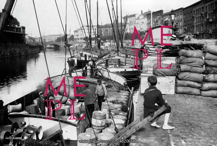 : Freight ship in a Berlin harbour, 1914 : Freight ship in a Berlin harbour, 1914