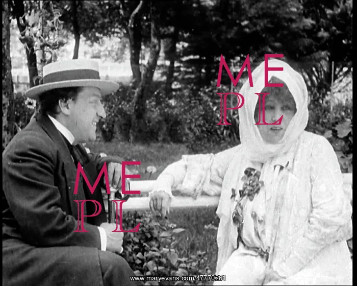 : French Actor Sarah Bernhardt Talking To A Male : French Actor Sarah Bernhardt Talking To A Male