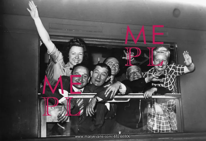 : French actors on the way to Germany, 1943 : French actors on the way to Germany, 1943