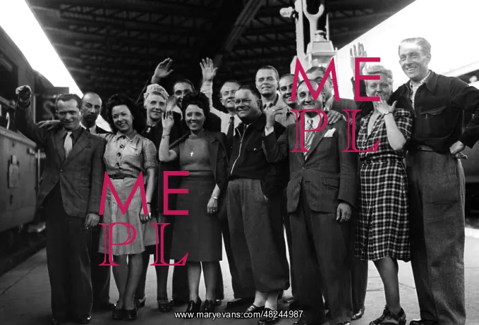 : French actors on the way to Germany, 1943 : French actors on the way to Germany, 1943