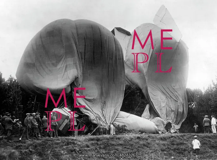 : French airship, 1915 : French airship, 1915