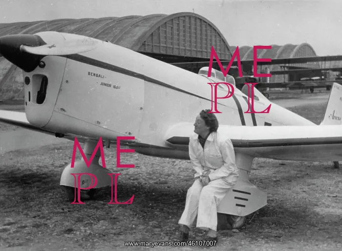 : The French aviatrix Elizabeth Lion : The French aviatrix Elizabeth Lion
