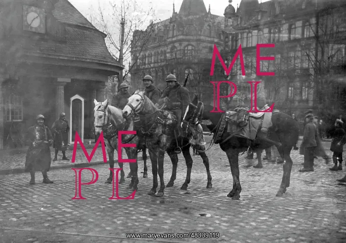 : French cavalry patrol in Mainz, 1919 : French cavalry patrol in Mainz, 1919