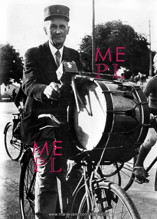 : French crier with drum, 1940 : French crier with drum, 1940