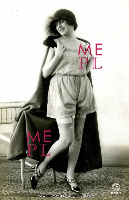  : French glamour postcard