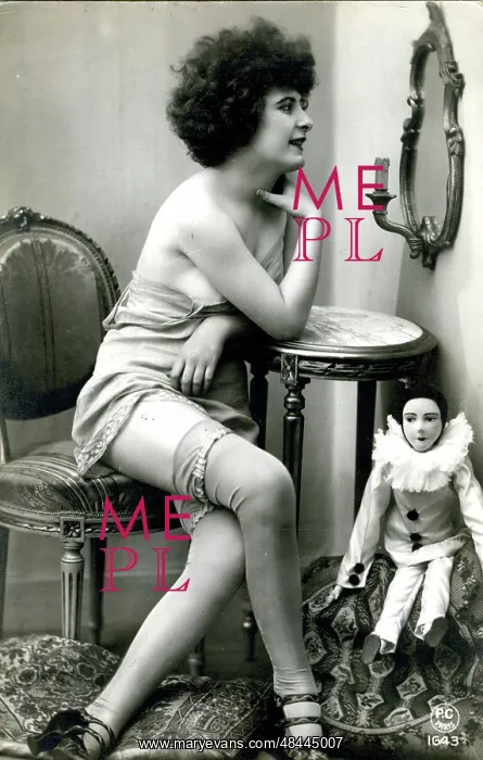  : French glamour postcard