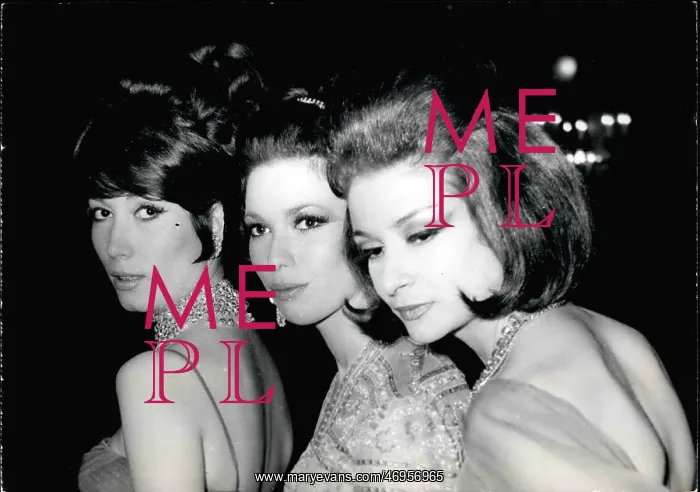 : French hairstyle design, three models with the Opera Line : French hairstyle design, three models with the Opera Line