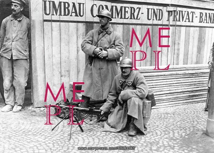 : French machine gun position in a German city : French machine gun position in a German city