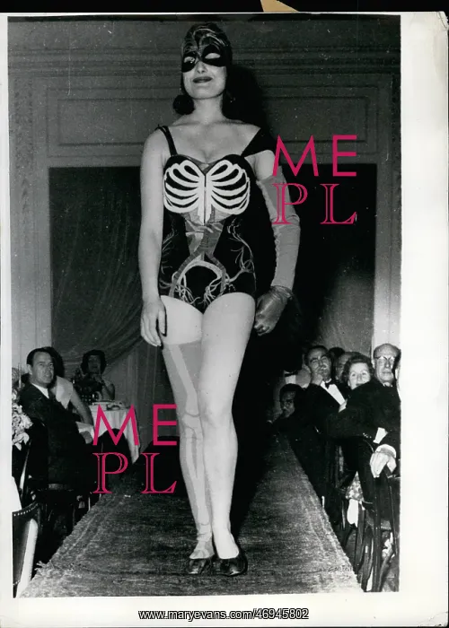 : French model in swimsuit, Cairo : French model in swimsuit, Cairo