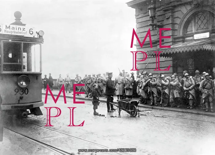 : French occupation troops at the main station : French occupation troops at the main station