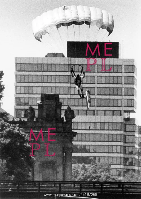 : French parachutist in Berlin : French parachutist in Berlin