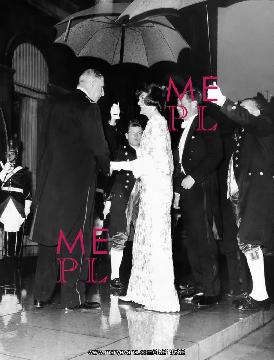 : French President Charles de Gaulle (left), ? : French President Charles de Gaulle (left), ?